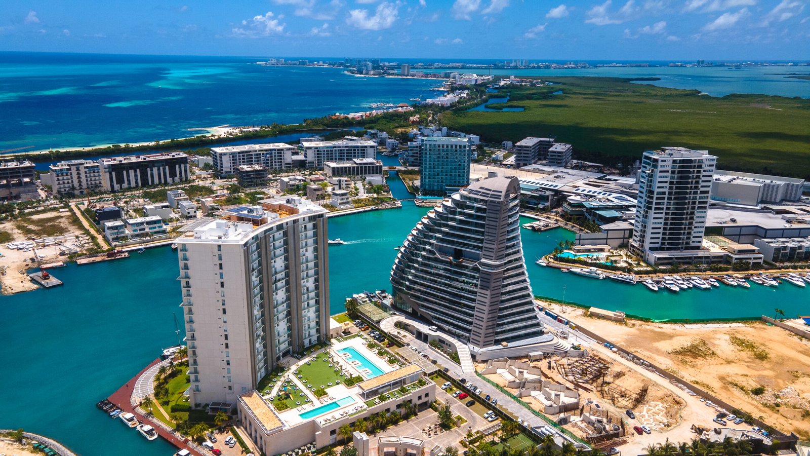 Luxury apartments on sale in Shark Tower at Cancún Quintana Roo